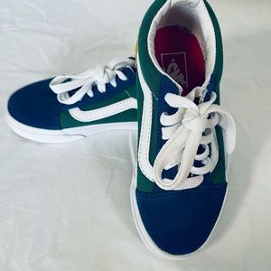 VANS KIDS CLASSIC OLD SKOOL YACHT CLUB SHOE.  NEW, NEVER WORN.  KIDS SIZE 11.5.